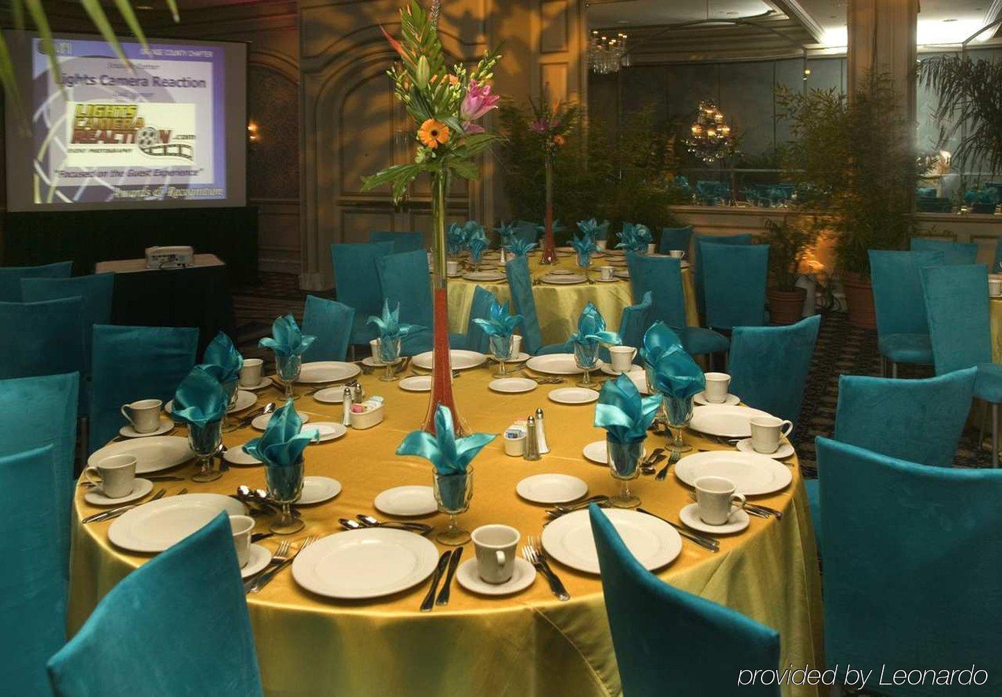 Hotel Hilton Irvine/Orange County Airport Restaurace fotografie